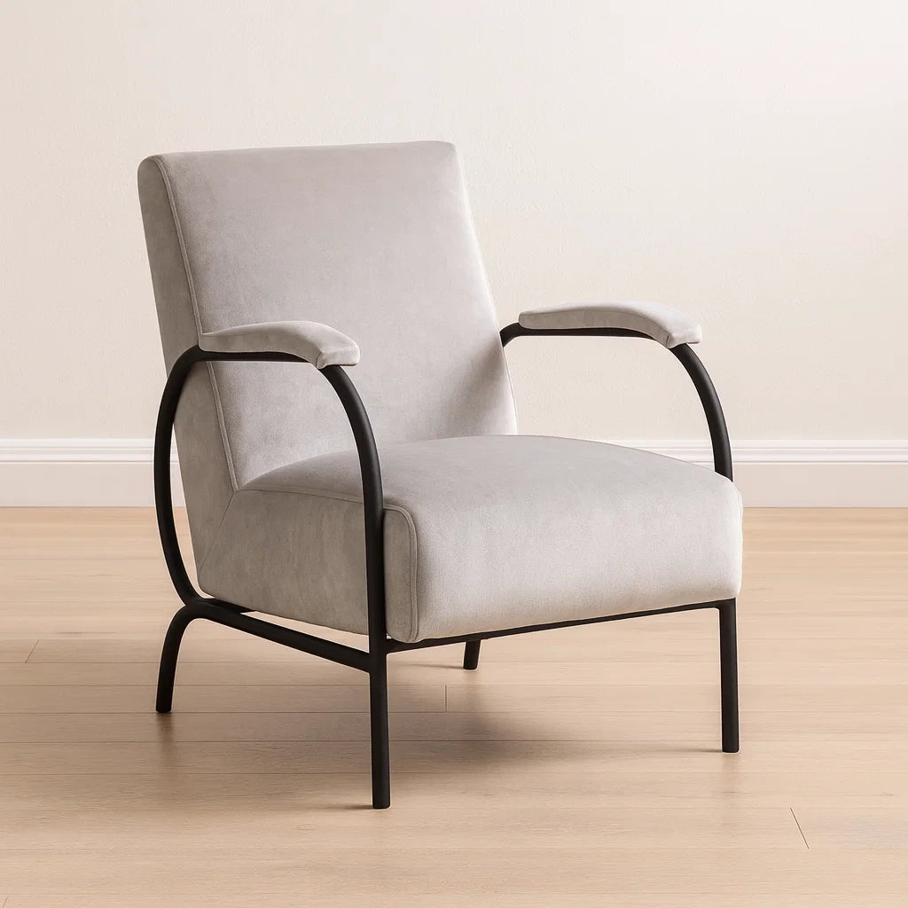 Poltrona in Rivestimento Tessile Grigio Chiaro con Struttura in Metallo Nero