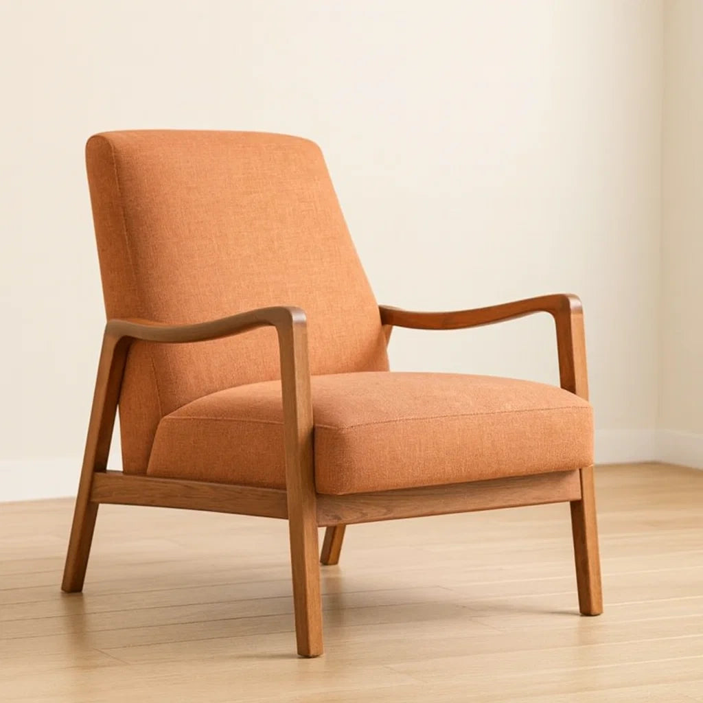 Poltrona in legno con rivestimento in tessuto arancione